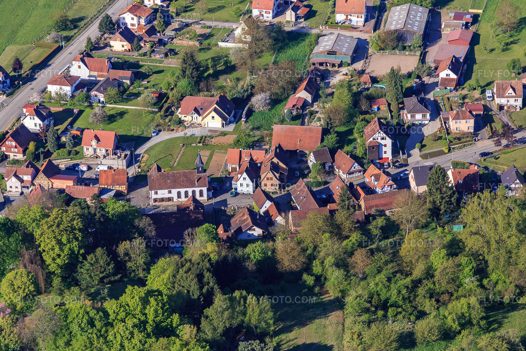 Aerial view: Church in Lobsann in the state Bas-Rhin, France. – Photo: IMG_099334.jpg taken on 04/30/2017 by Werner Riehm/FLY-FOTO.com – Resolution of the original: 5051 x 3367 px