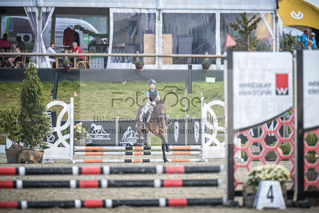 DOS_0913 | Entdecke hochwertige Reitturnierfotos von Foto Oger. Professionell, emotional und authentisch – jetzt Lieblingsmomente im Shop bestellen. - Realisiert mit Pictrs.com