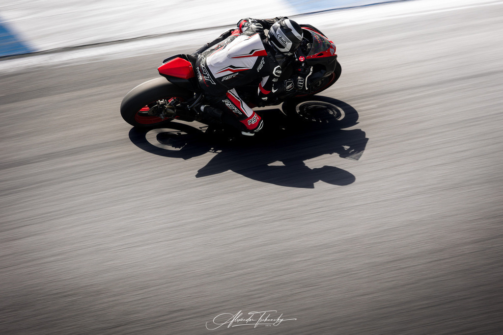 Ducati Trackday Hockenheimring 2026 | Entdecken Sie die faszinierende Welt von Alexander Tschuncky Arts: Kreative Fotografie, atemberaubende Automobilkunst und hochwertiger Bilderdruck. Lassen Sie sich inspirieren! - Realisiert mit Pictrs.com