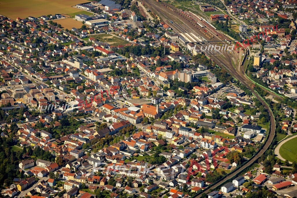 Das Luftbild zeigt :  Plattling - Die Luftaufnahme wurde 2023 vom UL-Flugzeug aus erstellt ( keine Drohne ) - Hochauflösende Luftaufnahme - Für grossformatige Ausdrucke geeignet. Die Geschenkidee !Mit Lizenz und Bildrechte bestellbar