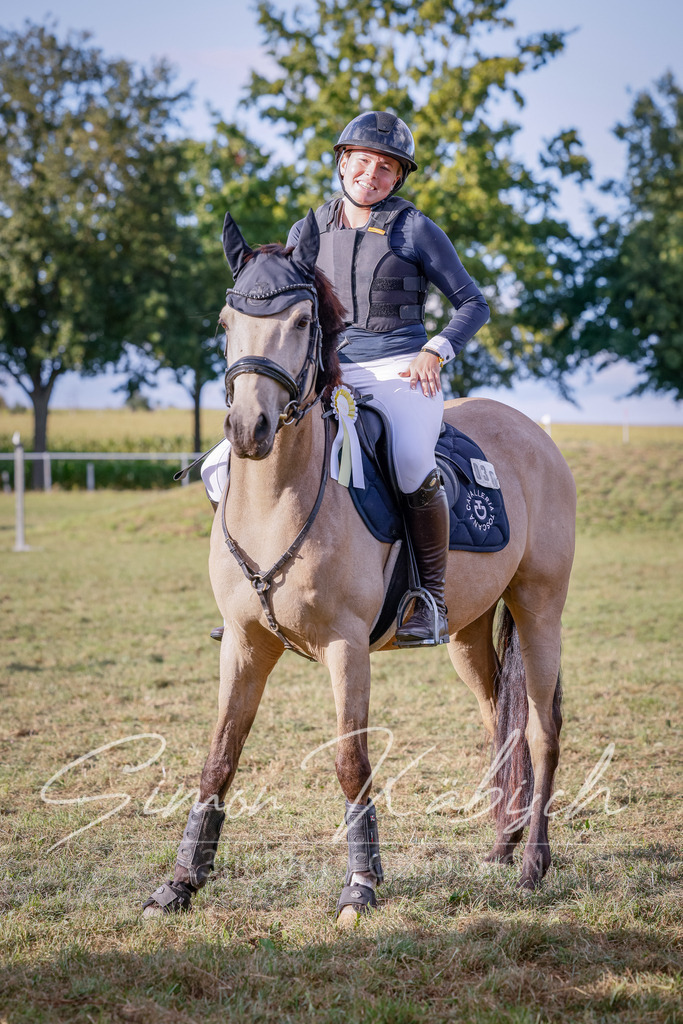 20250905-_3LI2434 | Tierfotografie Pferde, Hunde, Katzen, Haustiere.
Turnierfotografie Reitturniere, Reiten, Springreiten, Dressur in Hanau, dem Main-Kinzig-Kreis und dem Rhein-Main- Gebiet um Frankfurt