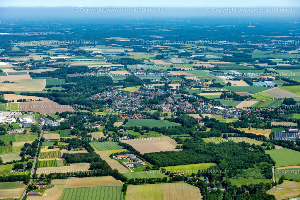 Langenförden_ELS_4986050623 | VECHTA 05.06.2023 Ortsansicht der Straßen und Häuser der Wohngebiete Langenförden bei Vechta im Bundesland Niedersachsen, Deutschland. // Town View of the streets and houses of the residential areas in Vechta in the state Lower Saxony, Germany. Foto: Martin Elsen