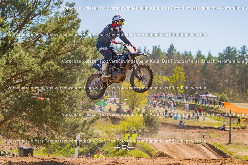 20260501_MCWriezen-3758 | Sportfotografin aus Berlin-Brandenburg mit Fokus auf Motocross. Ich halte deine sportliche Leistung und echte Emotionen auf und neben der Strecke professionell fest. Entdecke die Fotos von deinem Rennen und bestelle sie direkt hier im Shop.