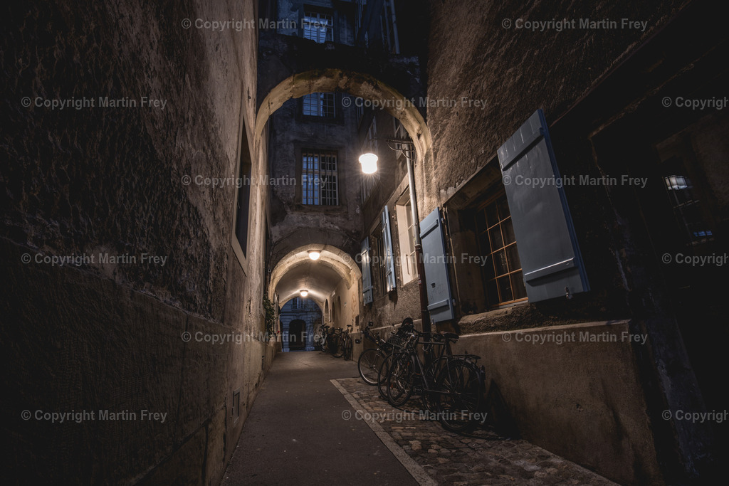 Night stroll | Altstadtgasse in Bern - Realisiert mit Pictrs.com