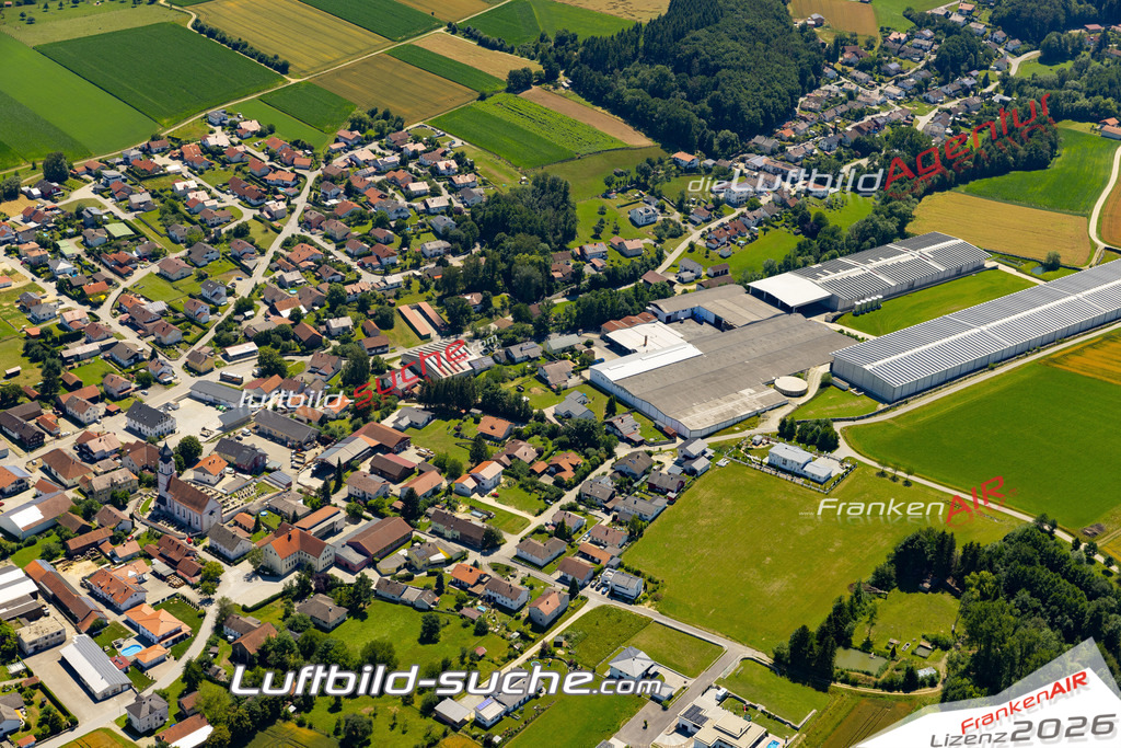Aktuelles Luftbild von  Roßbach - Die Luftaufnahme wurde 2022 mittels UL-Flugzeug erstellt ( keine Drohne ) - hochauflösende Kamera-Systeme von  Canon -Beste Qualität - Für grossformatige Ausdrucke geeignet. Die Geschenkidee !