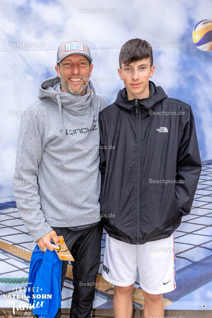 2022-00063129-Vater-Sohn-Turnier-Teamfotos-2 | 26.05.2022; Berlin Foto: Gerold Rebsch - www.beachpics.de