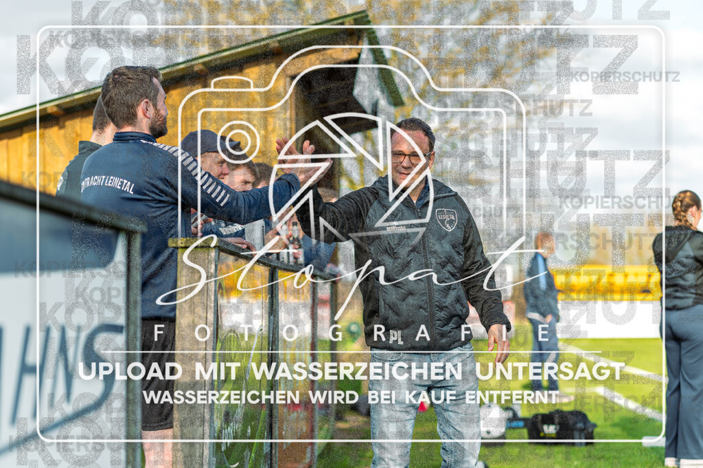 FGFS-LEN-1000 | Patrick Laukart (Eintracht Leinetal - Trainer) beim Herren Kreisliga HK Spiel zwischen FG Fulde-Stellichte und Eintracht Leinetal im Fulder Zentralstadion, Fulde (Simon Paul Stopat) - Realisiert mit Pictrs.com