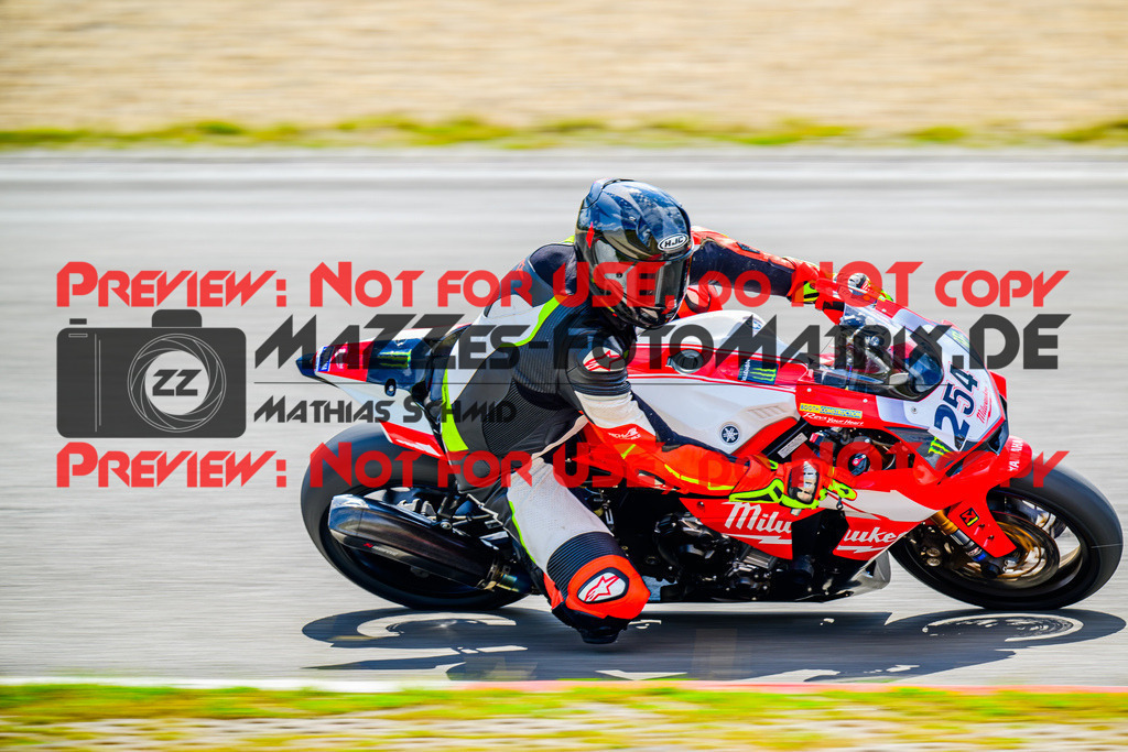 MaZZes_FotoMatrix_240717_6007705_2-49 | WEISS