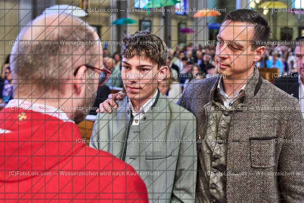 ALP0906_PfarrFirmung Wieselburg_Firmvorgang | (C)FotoLois.com, Alois Spandl, Firmung in der Pfarrkirche Wieselburg mit Generalvikar Dr. Christoph Weiss, Dechant Pfarrer Daniel Kostrzycki und Monignore Franz Dammerer, Sa 15. Juni 2024.