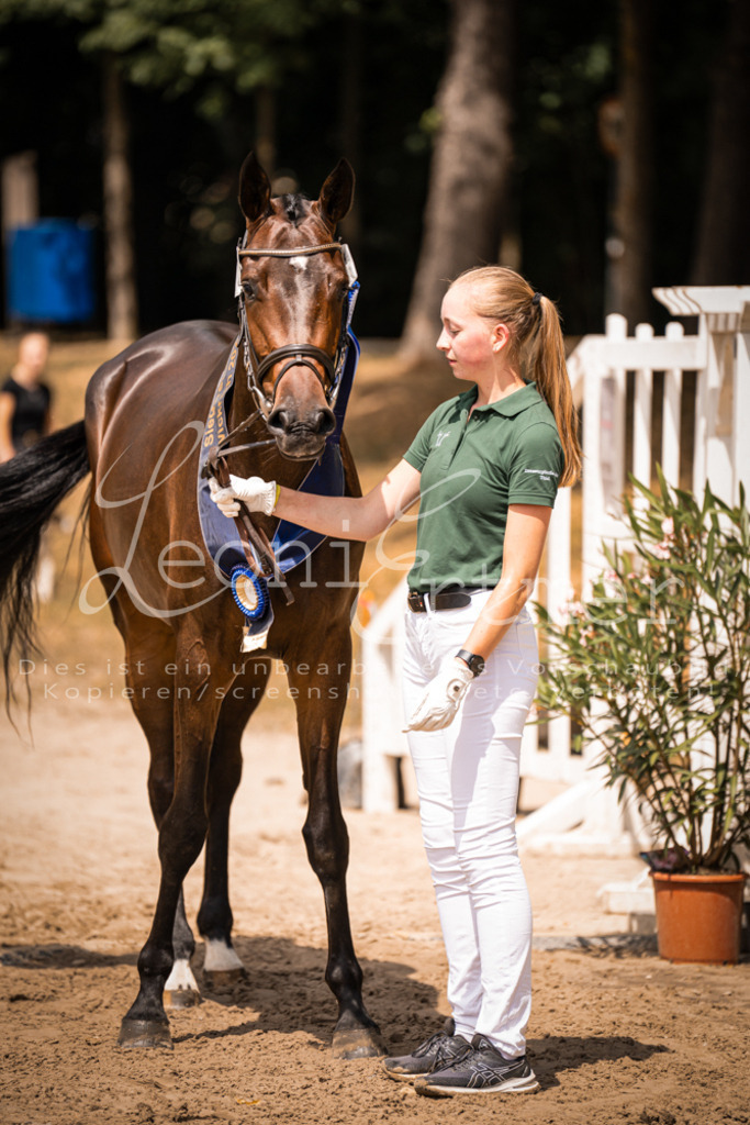 1.Fr00173 | Leoni Ertmer Photography - Realisiert mit Pictrs.com