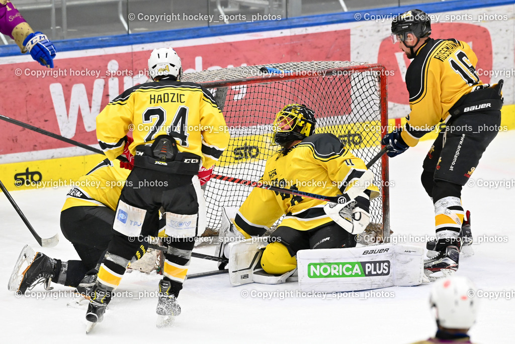 EC Kellerberg vs. EC Arnoldstein | #24 Hadzic Eldin EC Arnoldstein, #11 Santner Christian EC Arnoldstein, #16 Rossmann Manuel EC Arnoldstein, EC Kellerberg vs. EC Arnoldstein, EC Kellerberg vs. EC Arnoldstein am 03.02.2025 in Villach (Stadthalle Villach), Austria, (Photo by Bernd Stefan)