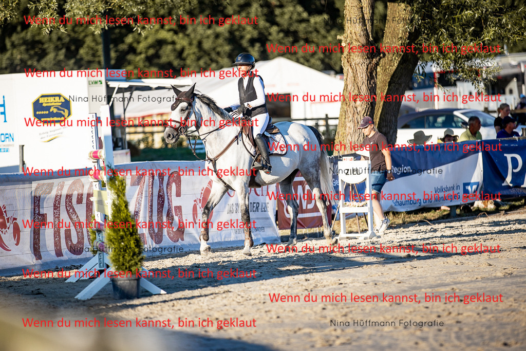 BK1A8540 | Turnierbilder Turnierfotos Nina Hüffmann Turnierfotografie Pferdefotografie Tierzeichnung Haustierzeichnung Pferdezeichnung Hundezeichnung Videograf  - Realisiert mit Pictrs.com
