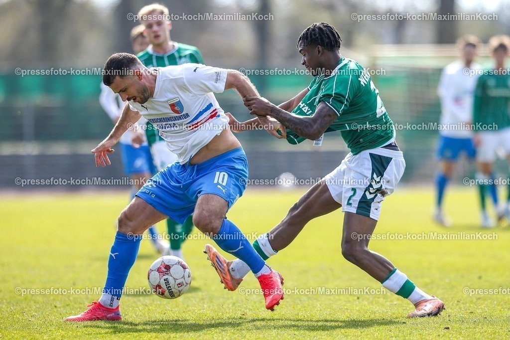 xKWIx21032601015 | 21.03.2026, xKWIx, Fußball, Regionalliga Nord, Herren, Saison 2025 / 2026, SV Werder Bremen II - SV Drochtersen/Assel, Weserstadion Platz 11: Haris Hyseni (SV Drochtersen/Assel #10) im Zweikampf gegen David Igboanugo (Werder Bremen II #2) xKamilxWilkowskixPressefotoKochx