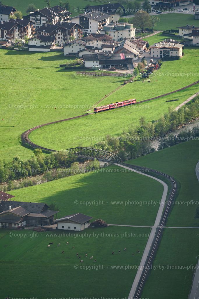 Distelberger Wetterkreuz Blick zur Zillertalbahn  copyright  Thomas Pfister-1 | PHOTOGRAPHY BY THOMAS PFISTER