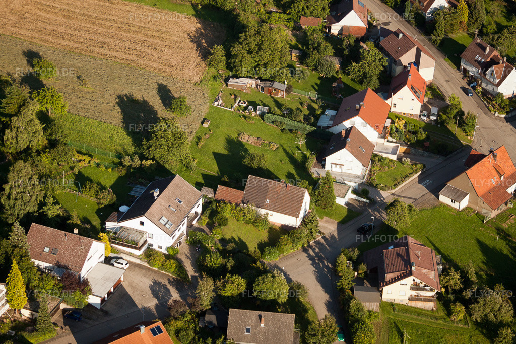 Luftbild: Weinbergstr im Ortsteil Obernhausen in Birkenfeld im Bundesland Baden-Württemberg in Deutschland. Foto: IMG_32600.jpg vom 21.08.2010 durch Werner Riehm/FLY-FOTO.de