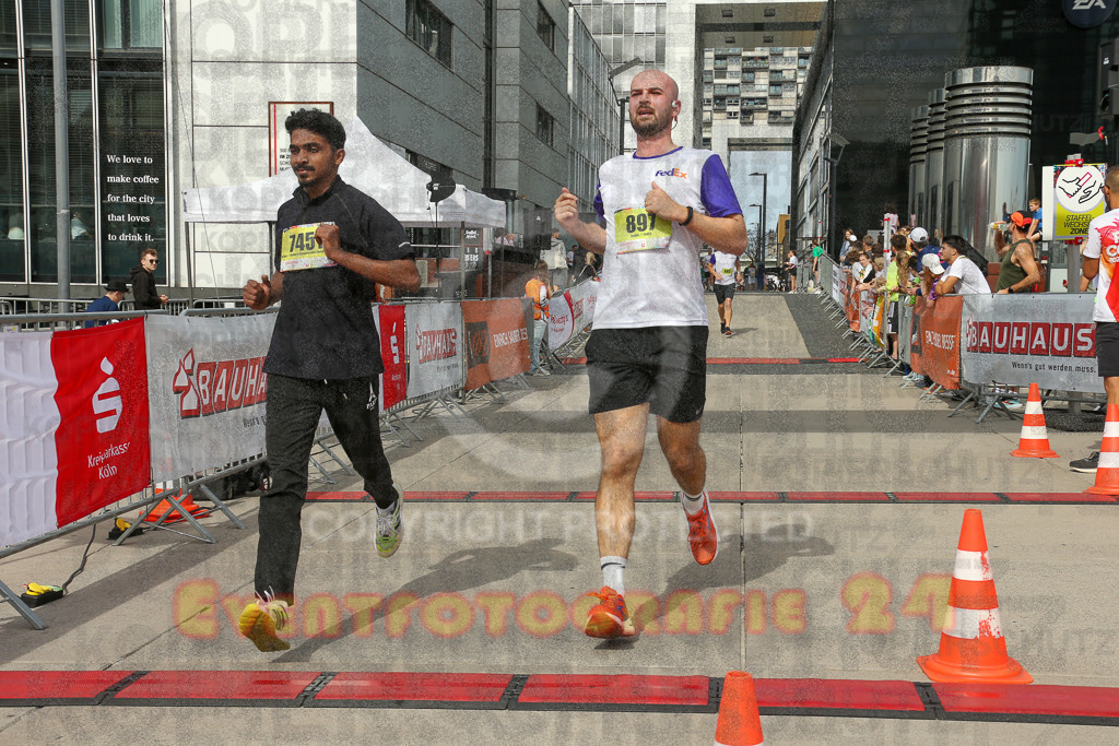 250920_1327_EX1_4699 | Sportfotografie im Rhein-Sieg Kreis, Köln, Bonn, NRW, Rheinland Pfalz, Hessen, etc. Unser Tätigkeitsfeld umfasst den Laufsport vom Volkslauf über den Marathon, Duathlon, Triathon bis zum Ultralauf wie Kölnpfad Ultra oder Schindertrail.