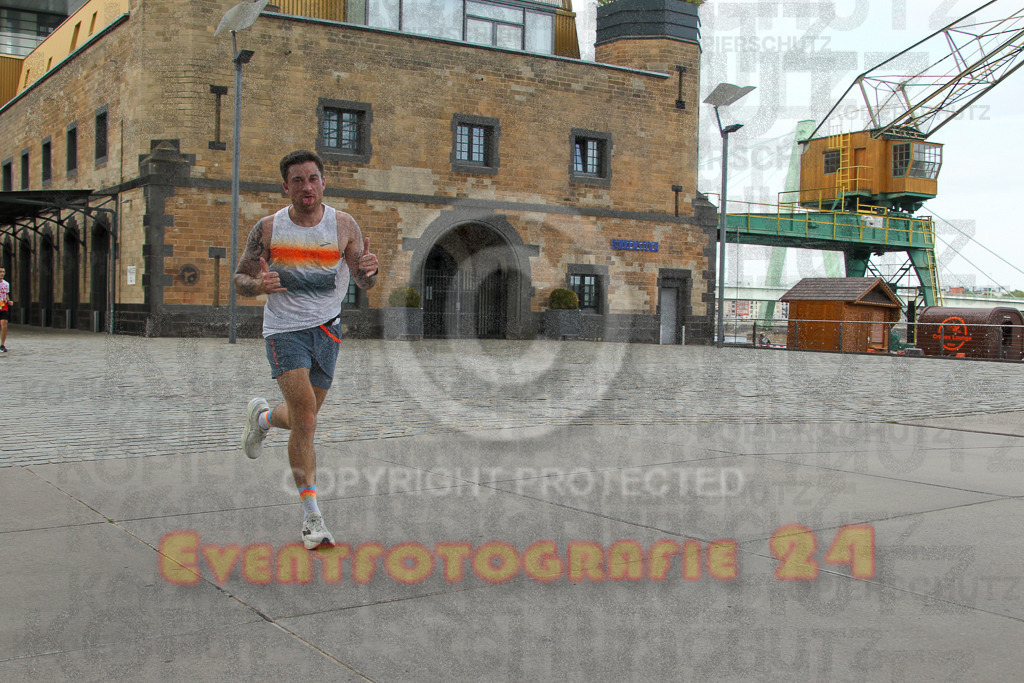 250920_1517_EV4_8387 | Sportfotografie im Rhein-Sieg Kreis, Köln, Bonn, NRW, Rheinland Pfalz, Hessen, etc. Unser Tätigkeitsfeld umfasst den Laufsport vom Volkslauf über den Marathon, Duathlon, Triathon bis zum Ultralauf wie Kölnpfad Ultra oder Schindertrail.