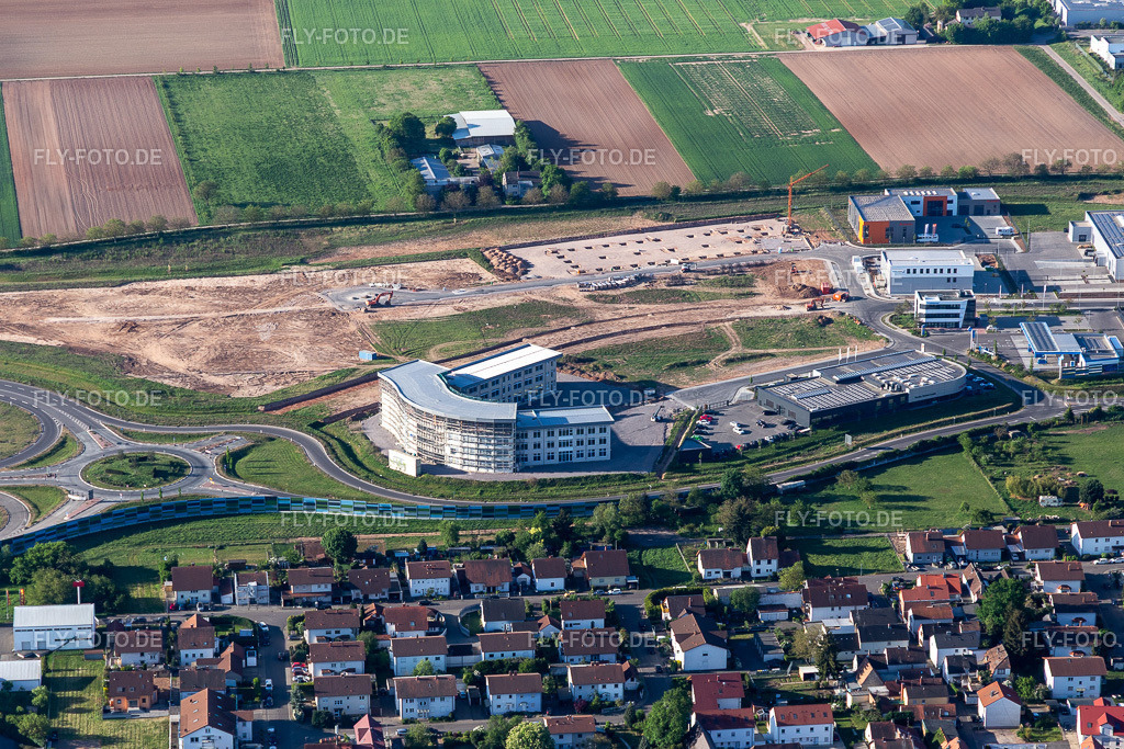 Gewerbepark im Messegelände | Luftbild: Gewerbepark im Messegelände im Ortsteil Queichheim in Landau im Bundesland Rheinland-Pfalz in Deutschland. Foto: IMG_120638.jpg vom 26.04.2020 durch ©2025 Werner Riehm fly-foto.de/copyright - Realisiert mit Pictrs.com