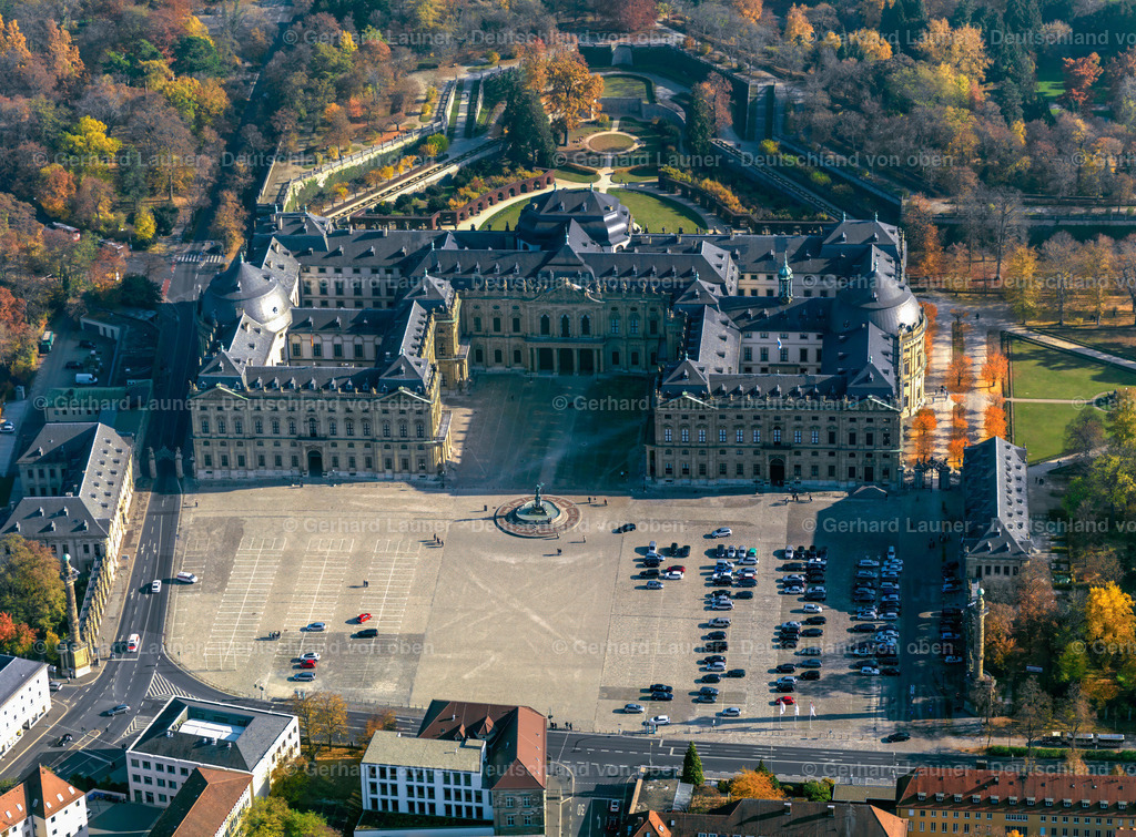 3198554 | Würzburger Residenz ist ein barocker Schlossbau am Rande der Innenstadt von Würzburg, der 1720 begonnen wurde und bis 1744 vollendet war.