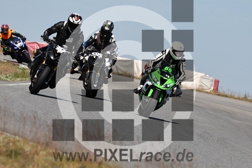 0069-20240509_02214 | Schöne Erinnerungen an spannende Momente - das festzuhalten ist unser Job. PIXELrace.de ist seit 2003 auf den Rennstrecken Europas unterwegs um die Action draußen beim Fahren und die wunderbare Stimmung imm Fahrerlager für euch einzufangen.