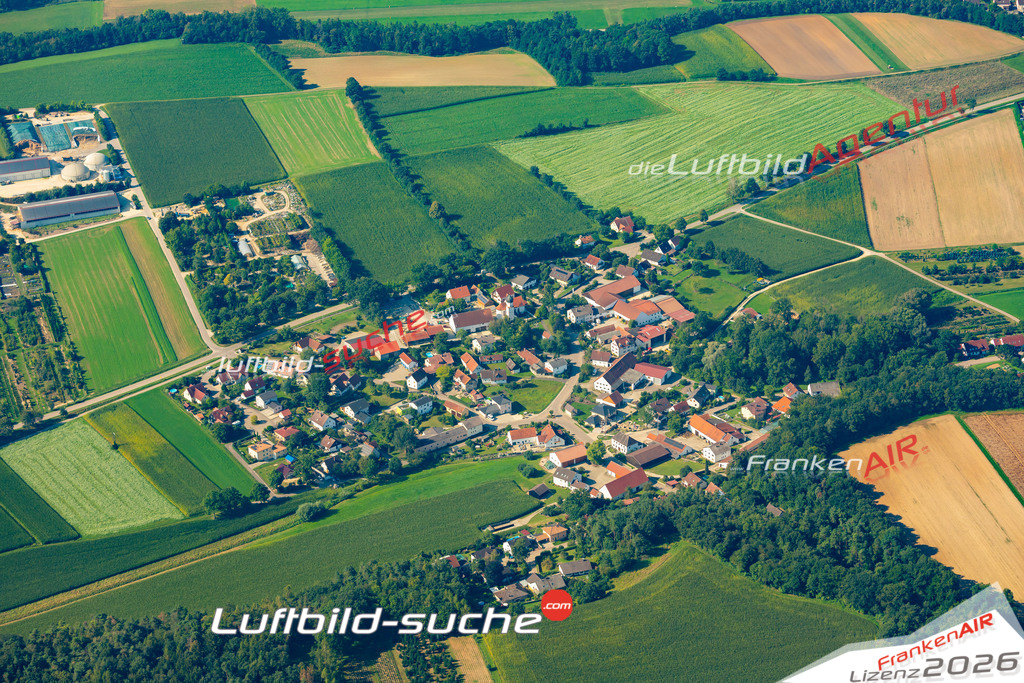 Das Luftbild zeigt : Ortlfing Burgheim - Die Luftaufnahme wurde 2024 vom UL-Flugzeug aus erstellt ( keine Drohne ) - Hochauflösende Luftaufnahme - Für grossformatige Ausdrucke geeignet. Die Geschenkidee !Mit Lizenz und Bildrechte bestellbar