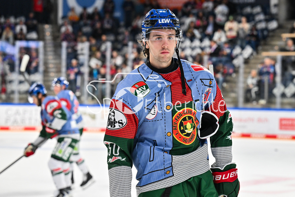 Nürnberg Ice Tigers - Augsburger Panther | im Bild Thomas SCHEMITSCH (Augsburger Panther #62) beim warmup vor der Partie im neuen Aufwärmtrikot der Panther - 1. AEV Fancub / Einzelfoto / Freisteller / DEL: Nürnberg Ice Tigers - Augsburger Panther; PSD Bank Nürnberg ARENA am 12.09.2025