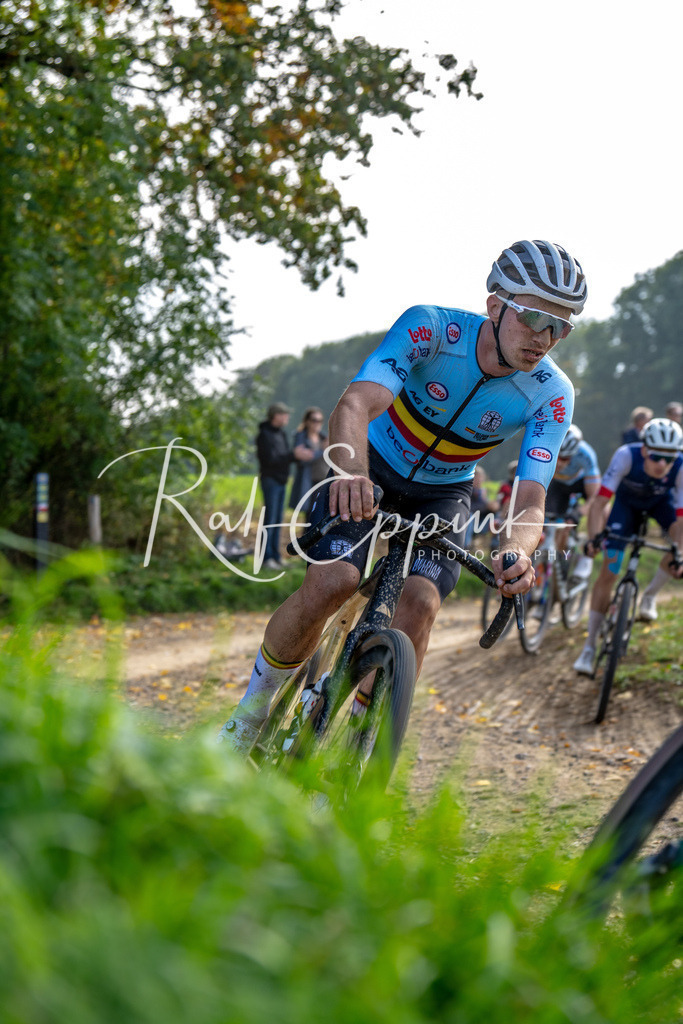 Ralf Eppink Photography 20251012_DSC04342 | Sportfotografie, Eventfotografie, Porträtfotografie, Radsport Fotograf, Triathlon Fotograf, Düsseldorf Fotograf, Köln Fotograf, Actionfotografie, Teamfotografie, Peoplefotografie, Business Portraits, Veranstaltungsfotografie, Reportagefotografie - Realisiert mit Pictrs.com
