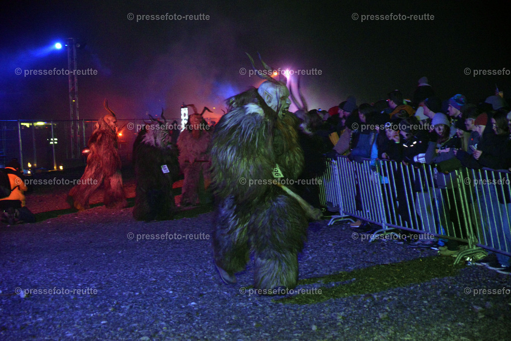 news-2022-Dez03-Krampusumzug-Reutte-WTV_5978 | Info aus dem Bezirk Reutte/Ausserfern Tirol sowie eine umfangreiche Bilddatenbank über die gesamte Region: Lechtal, Talkessel Reutte, Tannheimertal, Zwischentoren. Lech, Plansee, Zugspitze, Grenztunnel, B179, Fernpassstraße, Verkehr, Lawinen, Tradition, - Realisiert mit Pictrs.com