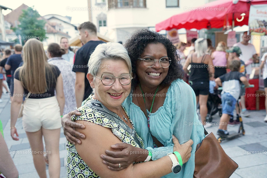 04-news-2023-Juli15-Marktfest_Reutte1-DSC06123 | Info aus dem Bezirk Reutte/Ausserfern Tirol sowie eine umfangreiche Bilddatenbank über die gesamte Region: Lechtal, Talkessel Reutte, Tannheimertal, Zwischentoren. Lech, Plansee, Zugspitze, Grenztunnel, B179, Fernpassstraße, Verkehr, Lawinen, Tradition, - Realisiert mit Pictrs.com