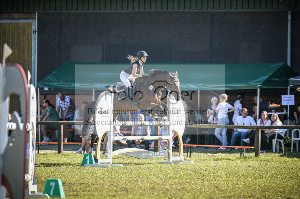 DOS_0191 | Entdecke hochwertige Reitturnierfotos von Foto Oger. Professionell, emotional und authentisch – jetzt Lieblingsmomente im Shop bestellen.Deutschlandweite Turnierfotografie. - Realisiert mit Pictrs.com