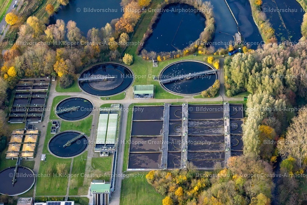 Luftbild Grefrath-5778 | Luftbildfotografie Klärwerks- Becken und Reinigungsstufen zur Abwasserbehandlung der " Niersverband, Kläranlage Grefrath " an der Straße Zur Kläranlage in Grefrath im Bundesland Nordrhein-Westfalen, Deutschland - Realisiert mit Pictrs.com