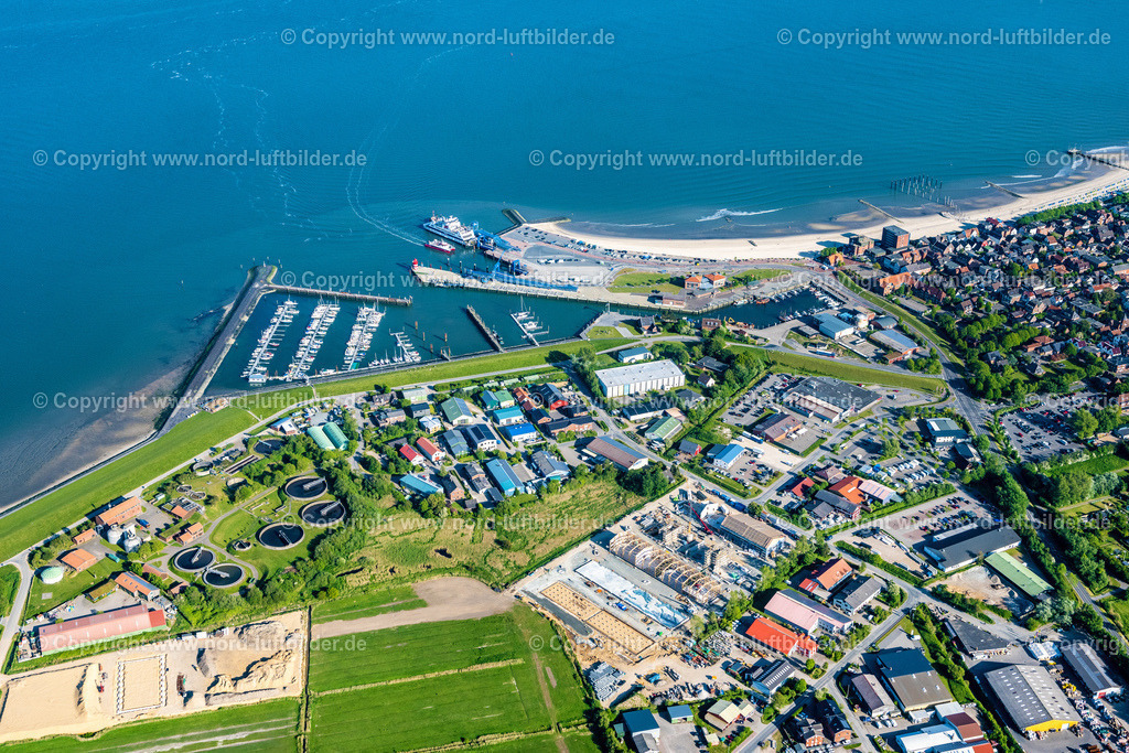 Föhr_Wyk_Greenpark_Baustelle_ELS_0894300523 | WYK AUF FöHR 30.05.2023 Neubau- Baustelle im Gewerbegebiet " Greenpark " in Wyk auf Föhr Nordfriesland im Bundesland Schleswig-Holstein, Deutschland. // New building construction site in the industrial park " Greenpark " in Wyk auf Foehr North Friesland in the state Schleswig-Holstein, Germany. Foto: Martin Elsen