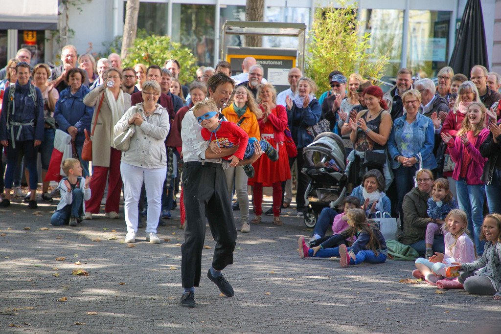 ShivaGrings_Act2_029 | Bildergalerie von Sport-Ereignissen aber auch von weiteren spannenden Dingen - nicht nur vom Niederrhein. In Anlehnung an den bekannten Spruch von Hanns Dieter Hüsch heißt das Motto: "Niederrhein ist überall".  - Realisiert mit Pictrs.com