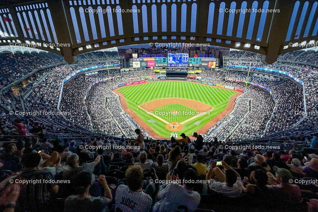 Vereinigte Staaten von Amerika_ USA_ New York City_ NYC_ 20.05.2024-152 | 20.05.2024, Vereinigte Staaten von Amerika, USA, New York City, NYC im Bild diverse Stadtansichten New York City, Wolkenkratzer, Essen, U-Bahn, Menschen, Stadion, Baseball, Yankees, Mets, Manhatten, East River, Trump, Macy, Verkehr, AutosNew York City ist eine Weltstadt an der Ostkueste der Vereinigten Staaten. Sie liegt im Bundesstaat New York und ist mit rund 8,8 Millionen Einwohnern die bevoelkerungsreichste Stadt des Landes.Quelle: Wikipedia