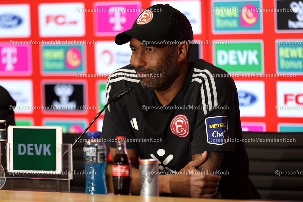 1FC23022501082 | 23.02.2025, Fußball, 1. FC Köln - Fortuna Düsseldorf, 2.. Fußball Bundesliga, 23. Spieltag, RheinEnergie-STADION, Saison 2024 2025: Cheftrainer Daniel Thioune (Trainer Fortuna Düsseldorf) bei der Pressekonferenz nach dem SpielDFB regulations prohibit any use of photographs as image sequences and or quasi-video.