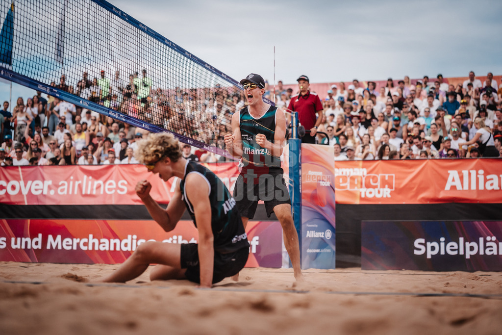 Beachvolleyball | Männer | Allianz German Beach Tour 2025 | Tourstop München | 12.07.2025 | v.l. Tamo Wüst und Tristan Fröbel jubeln