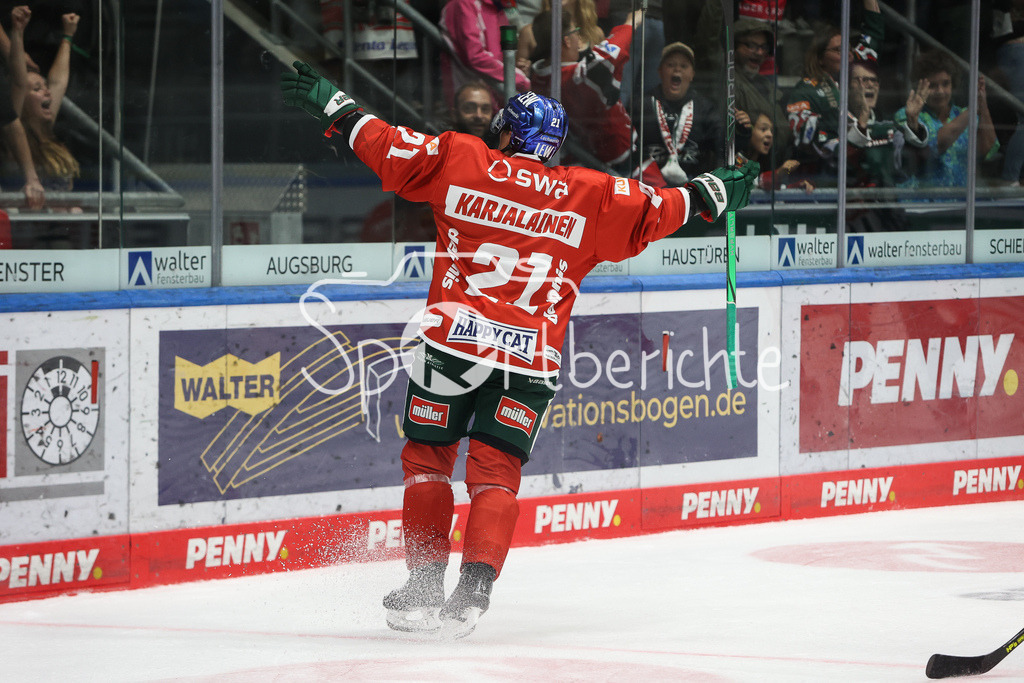 Augsburger Panther - Schwenninger Wild Wings | Jubel nach dem Ausgleich zum 1-1 druch Jere KARJALAINEN (AEV #21) / Tor / Torschuetze / Freude / Torjubel