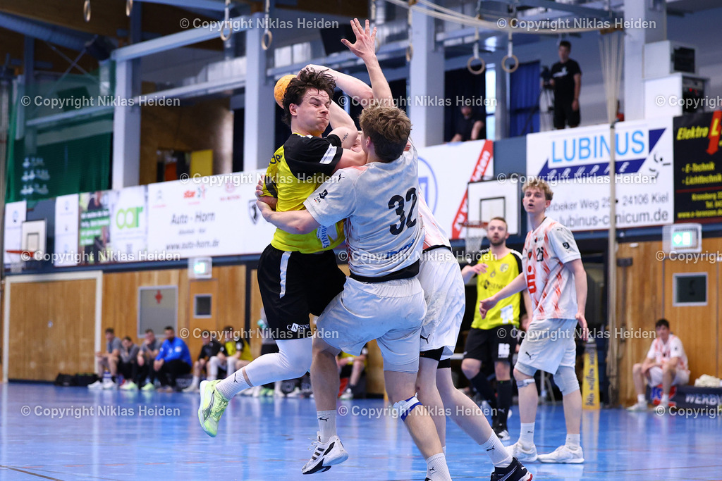 NH_TSVAltenholz_FuechseBerlinII_HandballMaenner3Liga_02052026 | #4 Julius Schneider (TSV Altenholz), #32 Jonas Kofler (Füchse Berlin II)Handball I Herren I  3. Liga Männer - Staffel Nord-Ost I Saison 2025-2026 I 29. Spieltag I TSV Altenholz - Füchse Berlin Reinickendorf II I 02.05.2026 I Edgar-Meschkat-Halle