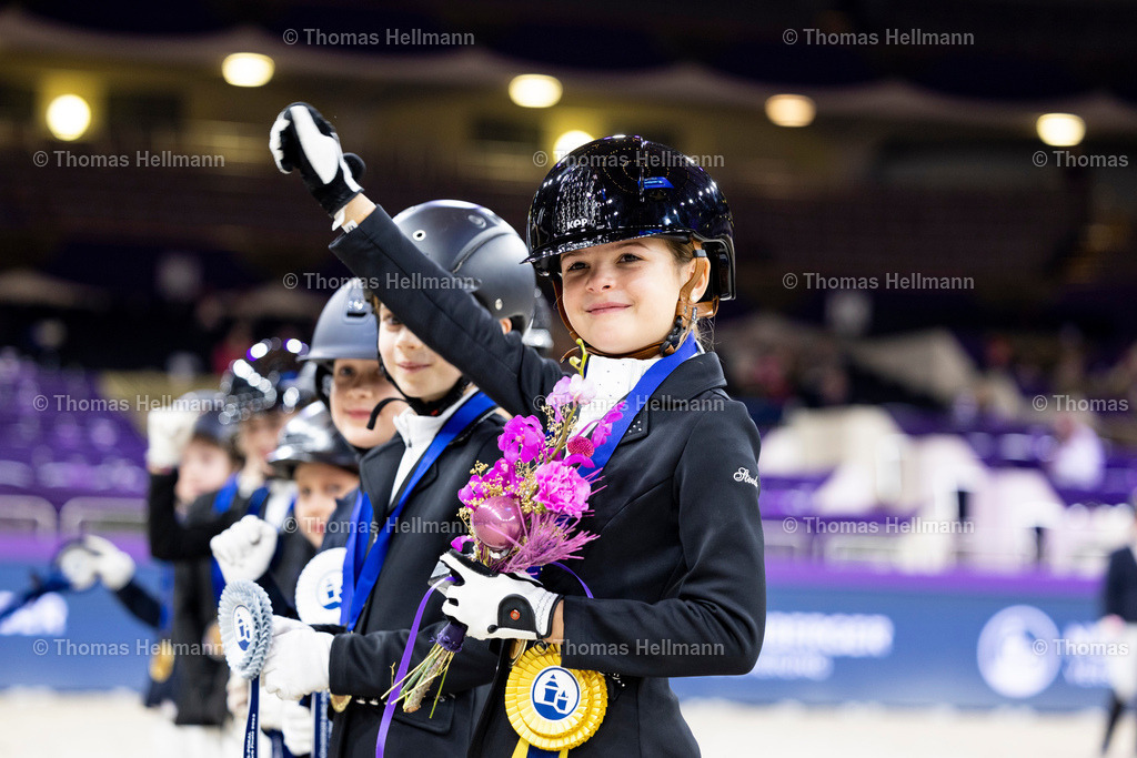 TH_Führzügel Wettbewerb_ Nürnberger_ 133-BROENNER Tilda Margret (GER)_ Arts Deileila_12821 | Führzügel Wettbewerb, Nürnberger, 133BROENNER Tilda Margret (GER), Arts Deileila beim Festhallen Reitturnier Frankfurt 2023 am 15.12.23 in Frankfurt, Festhalle