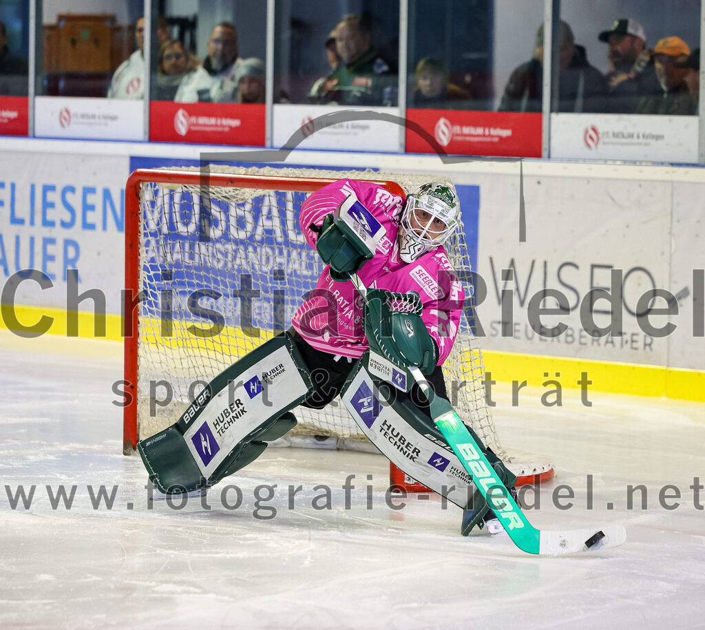 2025-10-05_024_TSV_Erding_gegen_Heilbronner_Falken | Erding, Deutschland, 05.10.2025:Eishockey, Oberliga Süd 2025 / 2026, 6. Spieltag, TSV Erding gegen Heilbronner Falken, Endergebnis: 3:1Torwart Leon Meder (Erding Gladiators, #39)Foto: Christian Riedel / fotografie-riedel.net