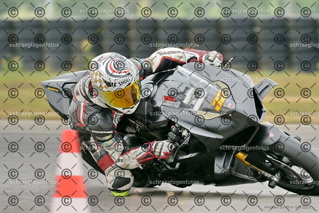 25bt05-0708 | markuskiefer.com - Realisiert mit Pictrs.com