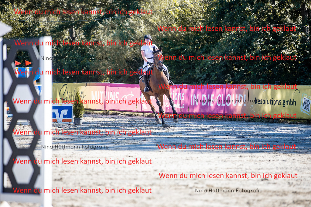 BK1A7904 | Turnierbilder Turnierfotos Nina Hüffmann Turnierfotografie Pferdefotografie Tierzeichnung Haustierzeichnung Pferdezeichnung Hundezeichnung Videograf  - Realisiert mit Pictrs.com