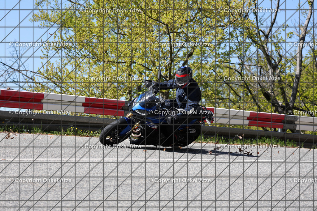 IMG_7647 | Fotograf am Kyffhäuser. Onkel Atze. Kyffhäuser Rennstrecke. Café36. Motorsportfotografie. - Realisiert mit Pictrs.com
