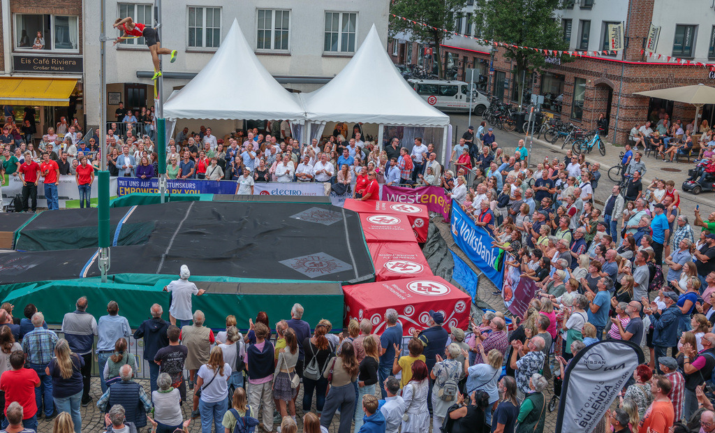 top-top.de-250828-245 | Foto, Video, Fotografie, Videografie, Fotobox, DJ, Discjockey, Musik, Musikbox, Veranstaltung, Photobooth, Amazon, Ebay, Buchtipp, Bestseller, Autor, Verlag, Buch, Wesel, Hamminkeln, NRW, Dinslaken, Rees, Drohne, Hochzeit, Party, Fotobox, Wesel, Fotograf