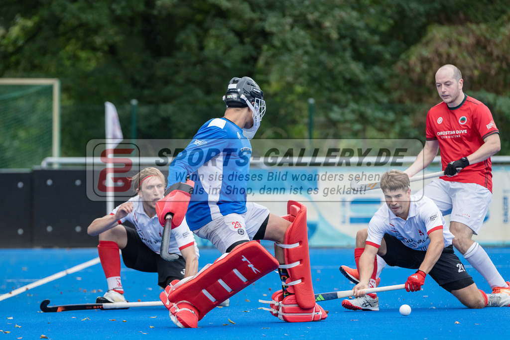 HK_20230923_104448 | 1. Bundesliga Herren Crefelder HTC - TSV Mannheim am 23.9.2023 CHTC, Krefeld , Joshua Onyekwue Nnaji Torwart ( Crefelder HTC #29 ) , Philipp Wossidlo ( TSV Mannheim #29 )