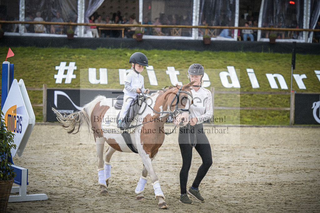 DOS_0076 | Entdecke hochwertige Reitturnierfotos von Foto Oger. Professionell, emotional und authentisch – jetzt Lieblingsmomente im Shop bestellen.Deutschlandweite Turnierfotografie. - Realisiert mit Pictrs.com