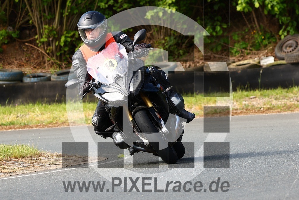 0014-20250511_02367 | Schöne Erinnerungen an spannende Momente - das festzuhalten ist unser Job. PIXELrace.de ist seit 2003 auf den Rennstrecken Europas unterwegs um die Action draußen beim Fahren und die wunderbare Stimmung imm Fahrerlager für euch einzufangen.