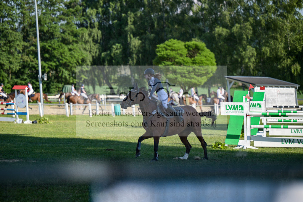 Reitturnier Voxtrup | Entdecke hochwertige Reitturnierfotos von Foto Oger. Professionell, emotional und authentisch – jetzt Lieblingsmomente im Shop bestellen.Deutschlandweite Turnierfotografie. - Realisiert mit Pictrs.com