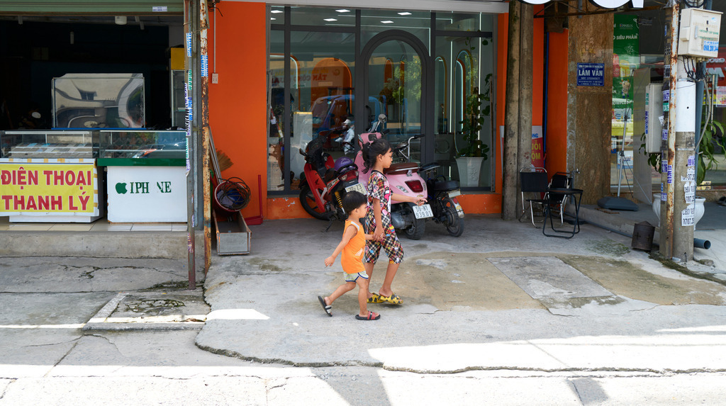 Streetview in HCMC in Vietnam | G-VBJNHHY5Q4 #phowoto #wolfgang #weber #Hamburg #germany #photography #sell #picturestobuy #buy #pictures #sell #sport #travel #architecture #city #street #makro  - Realisiert mit Pictrs.com