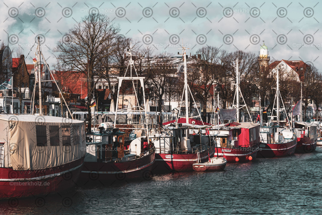Marko_Berkholz_mberkholz_warnemünde_MBE9368 | "Digitaler Download"
Zeigen Sie Ihre Verbundenheit zu Rostock und Warnemünde und binden hochwertige Fotos in Ihre Unternehmenswebsite oder digitalen Präsentationen ein. Unter "Fotos für den digitalen Download" finden Sie eine große Auswahl direkt zum Download ohne Verpflichtung zum Abo.